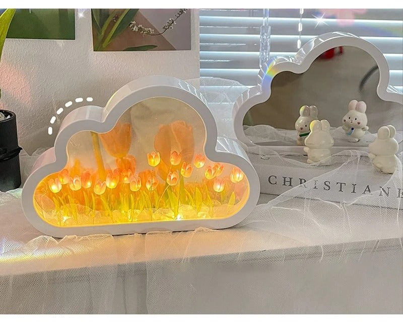 LÁMPARA CON TULIPANES INFINITOS EN FORMA DE NUBE