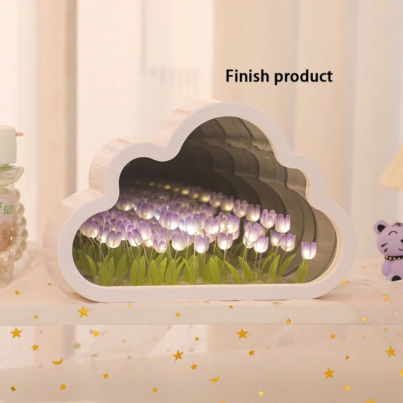 LÁMPARA CON TULIPANES INFINITOS EN FORMA DE NUBE