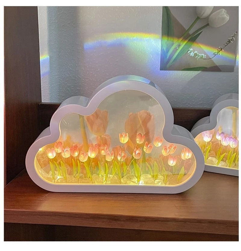 LÁMPARA CON TULIPANES INFINITOS EN FORMA DE NUBE