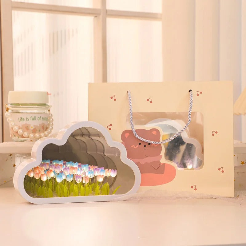 LÁMPARA CON TULIPANES INFINITOS EN FORMA DE NUBE