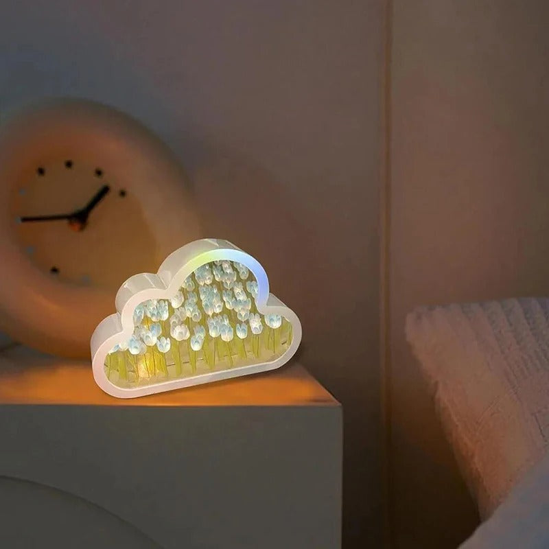 LÁMPARA CON TULIPANES INFINITOS EN FORMA DE NUBE