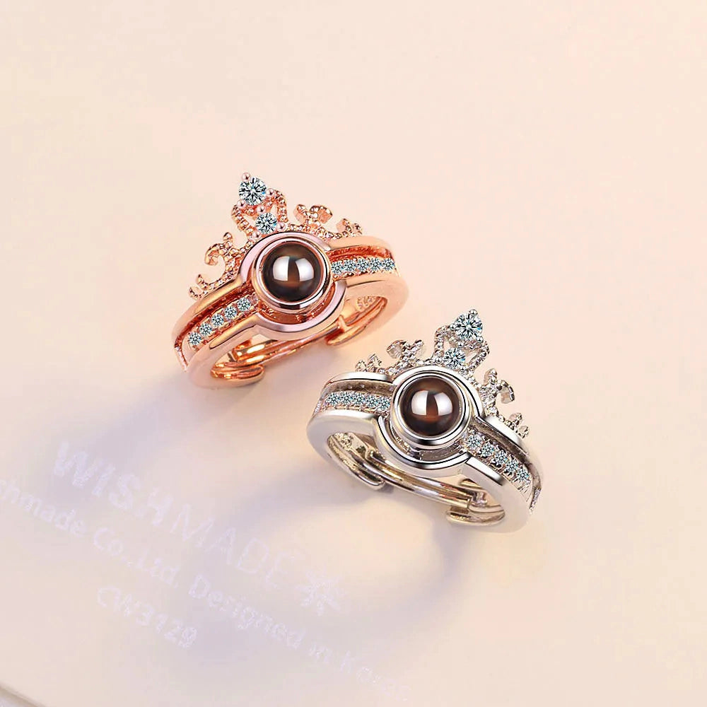 DÚO AMOR INFINITO – COLLAR Y ANILLO QUE DECLARAN TU AMOR EN 100 IDIOMAS + CAJA REGALO